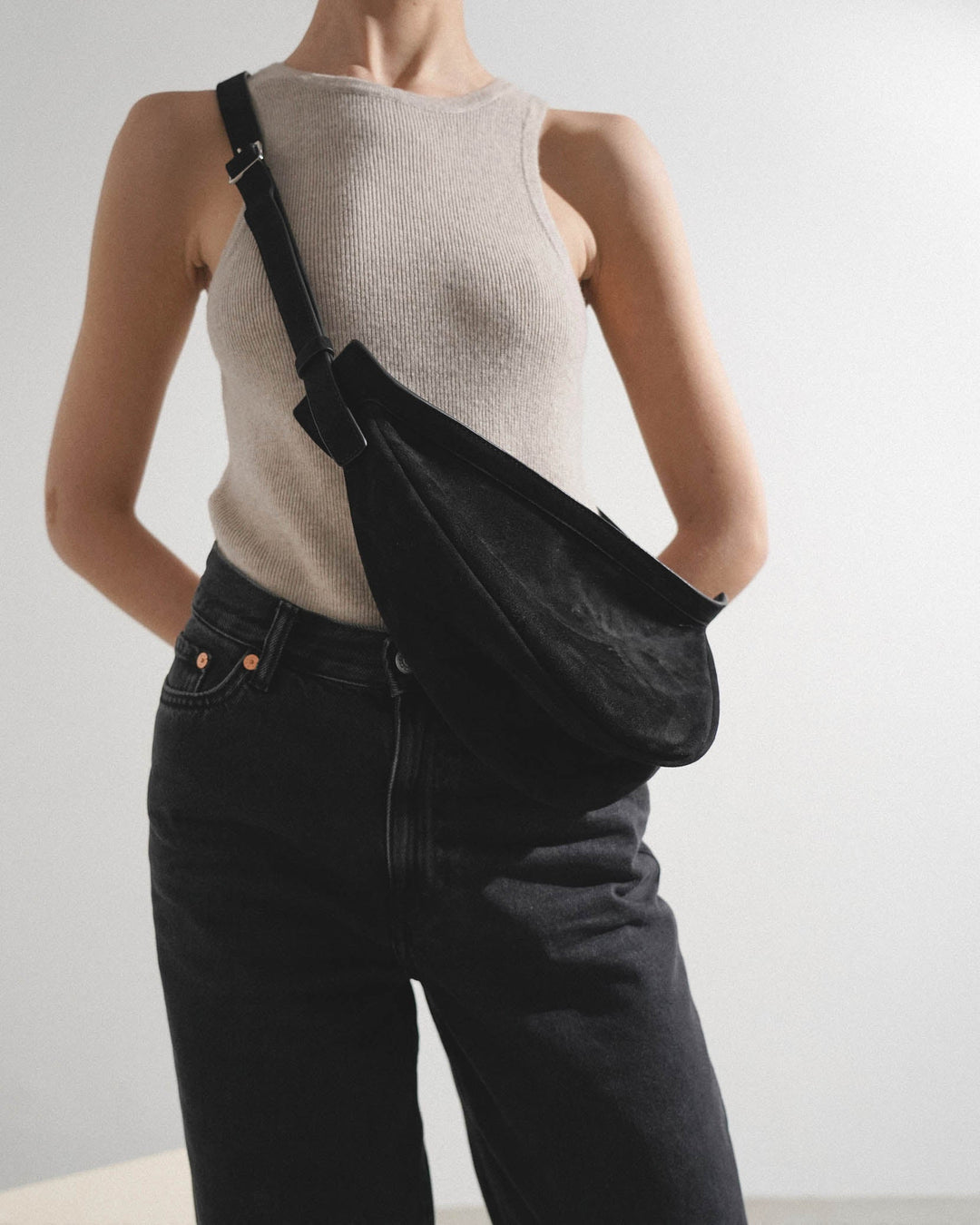 高級感UPのスエード【THE ROW】Small slouchy banana in suede Slouchy Banana Small – La Garçonne