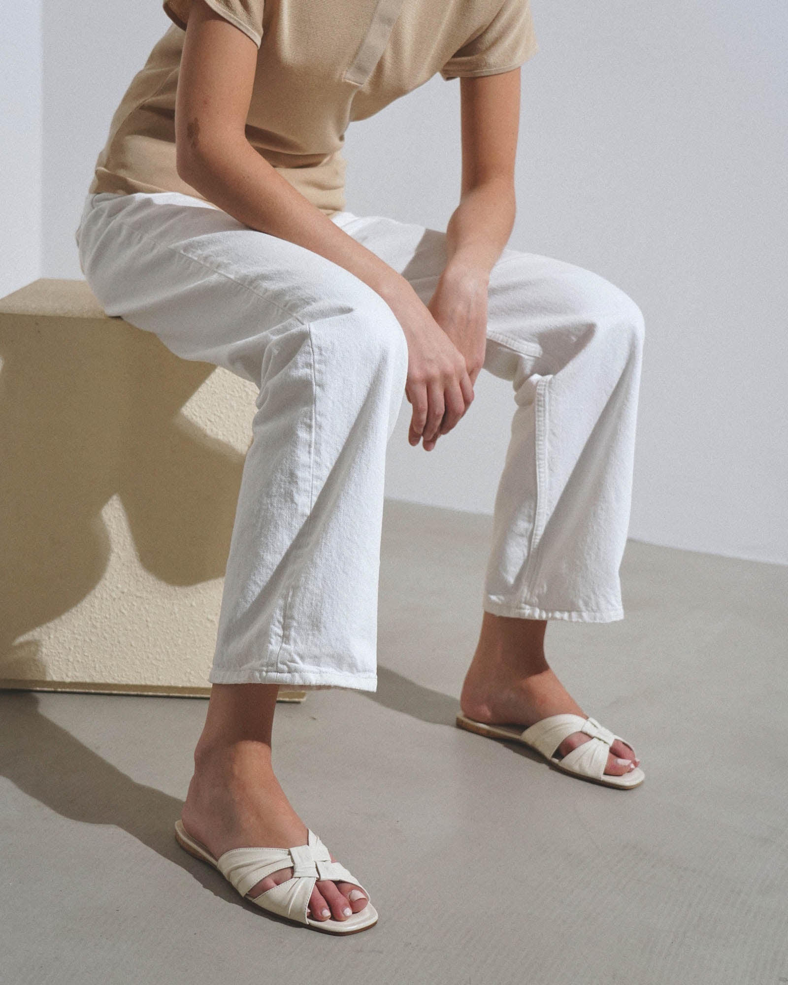 Soft knot white leather flats