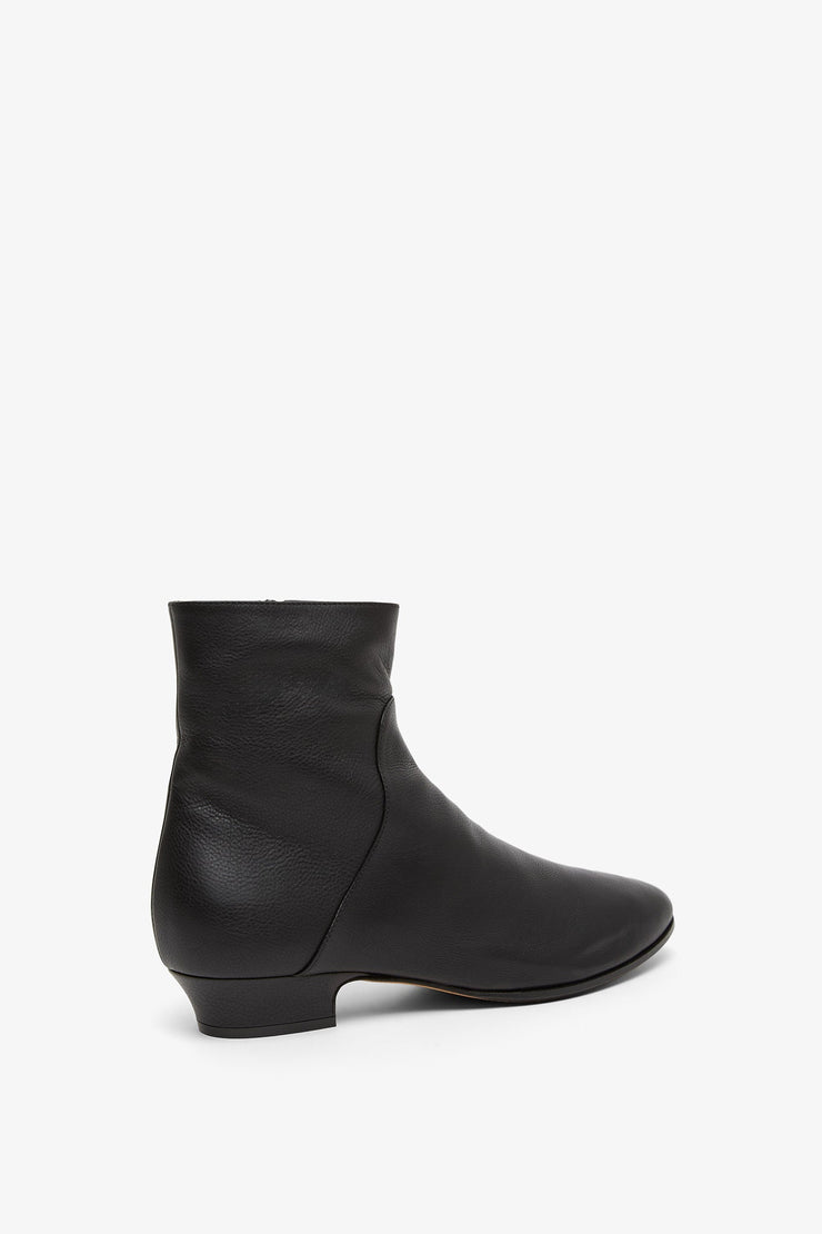 Awar 25 black ankle boots