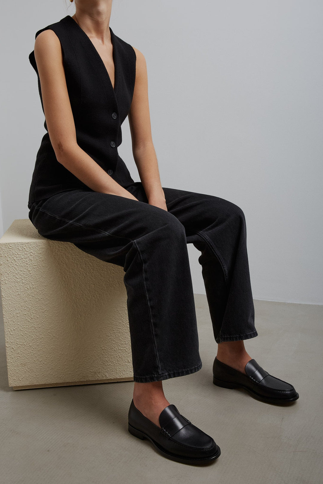 【関税&送料込】The Row Black Leather Novus Loafer Novus leather loafers in black - The Row | Mytheresa