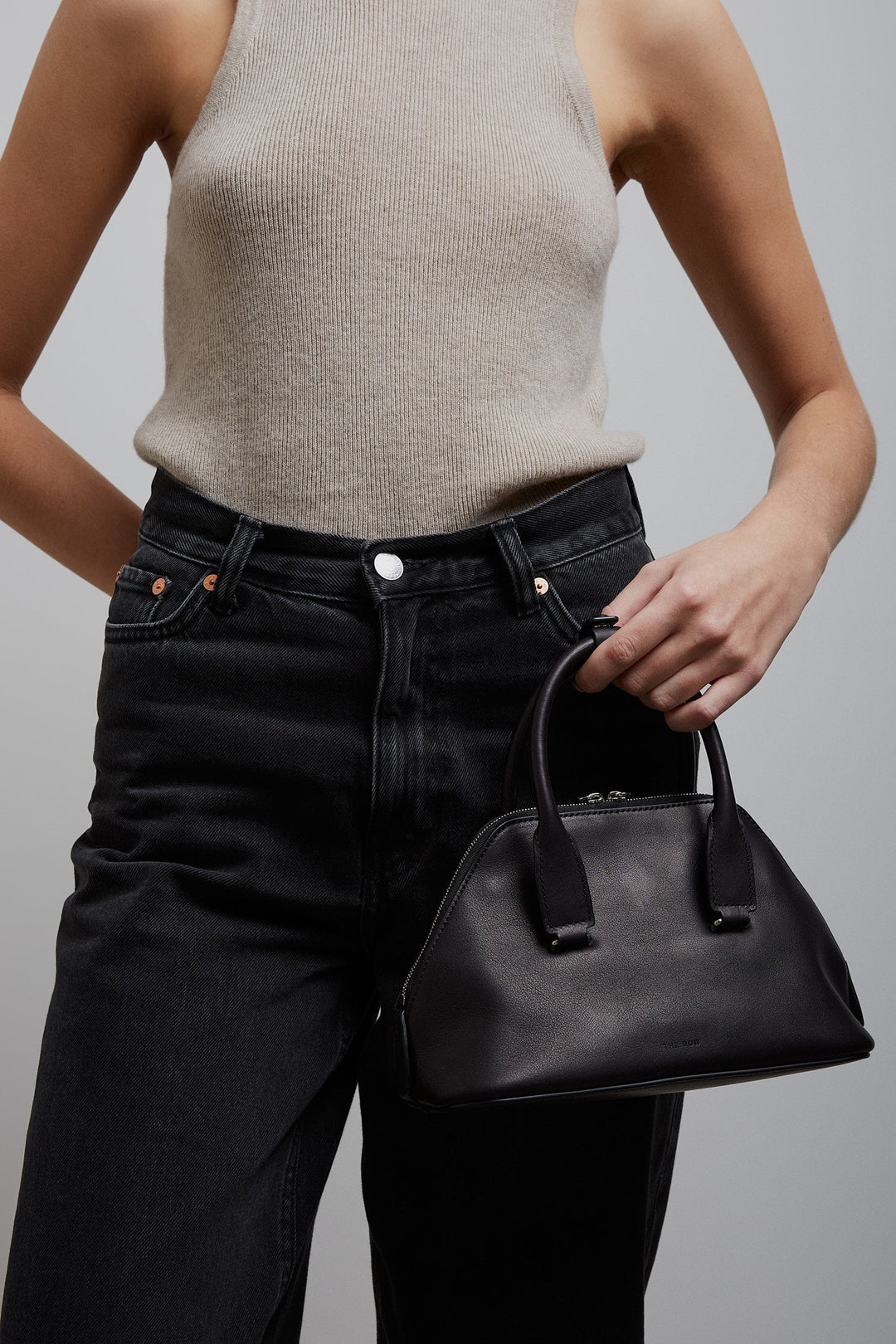 The Row◆Mini Devon レザー製ミニデボン ショルダーバッグ Mini Devon Bag Black in Leather – The Row