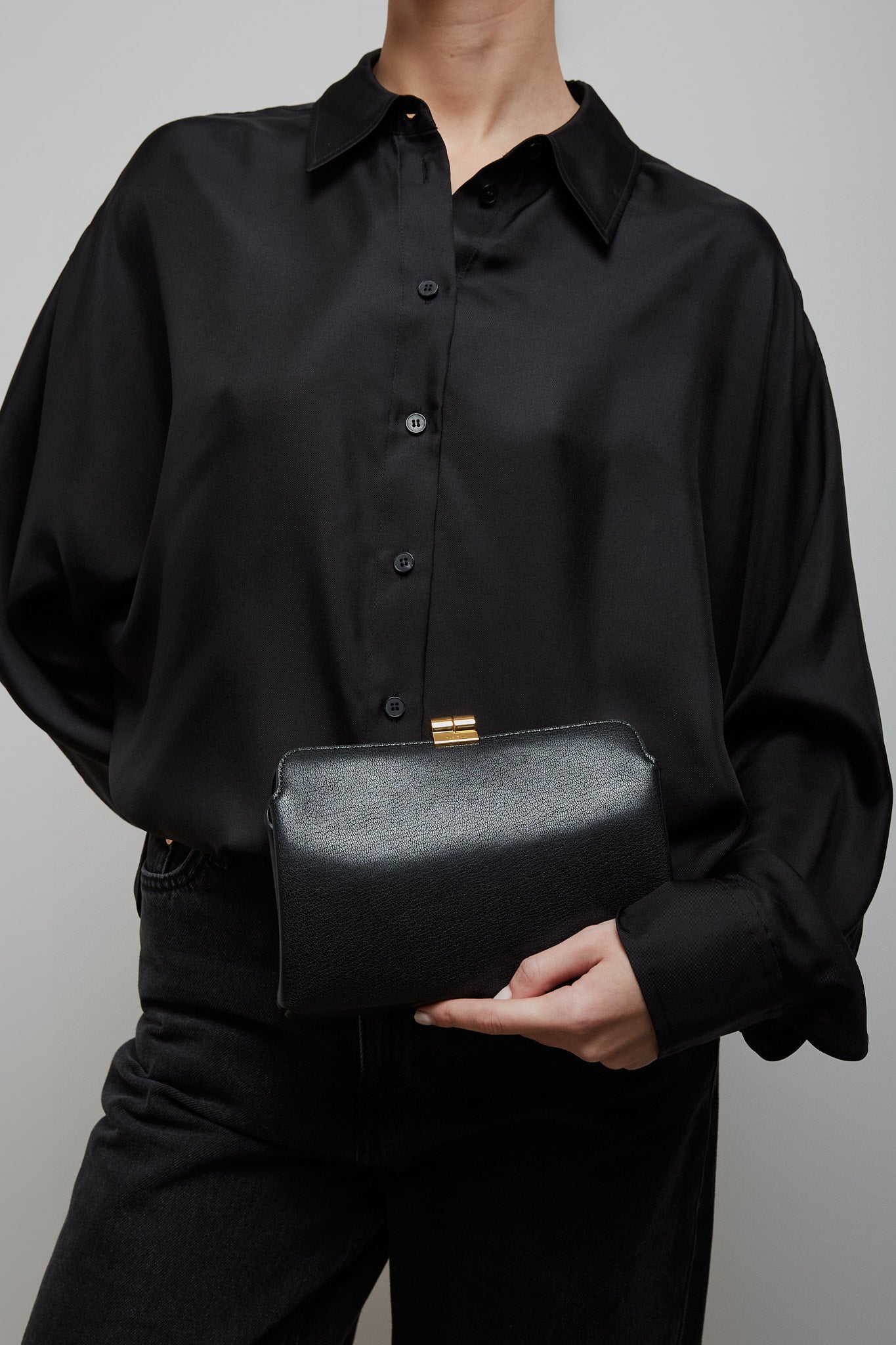 THE ROW クラッチバッグ Amazon leather clutch The Row | Amazon black shiny leather clutch | Savannahs