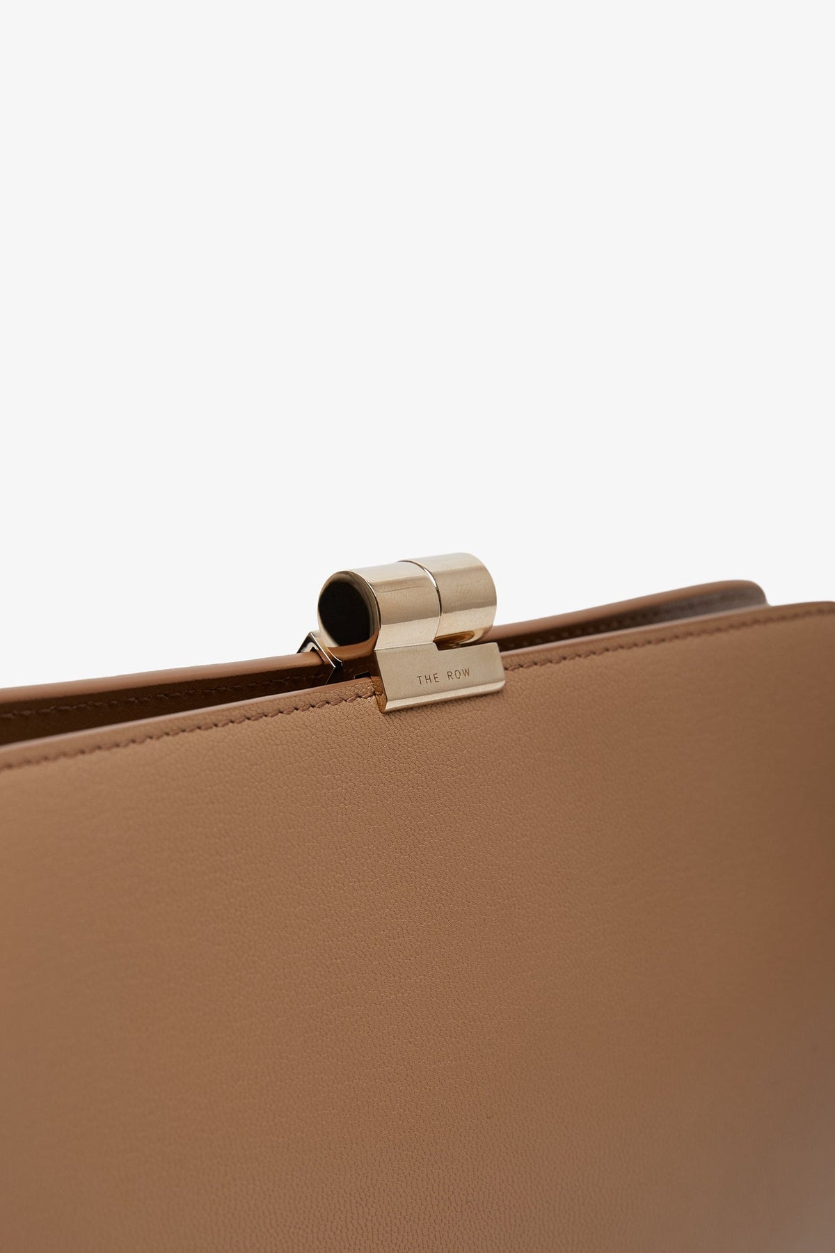 THE ROW AMAZON BEIGE SHINY LEATHER CLUTCH 