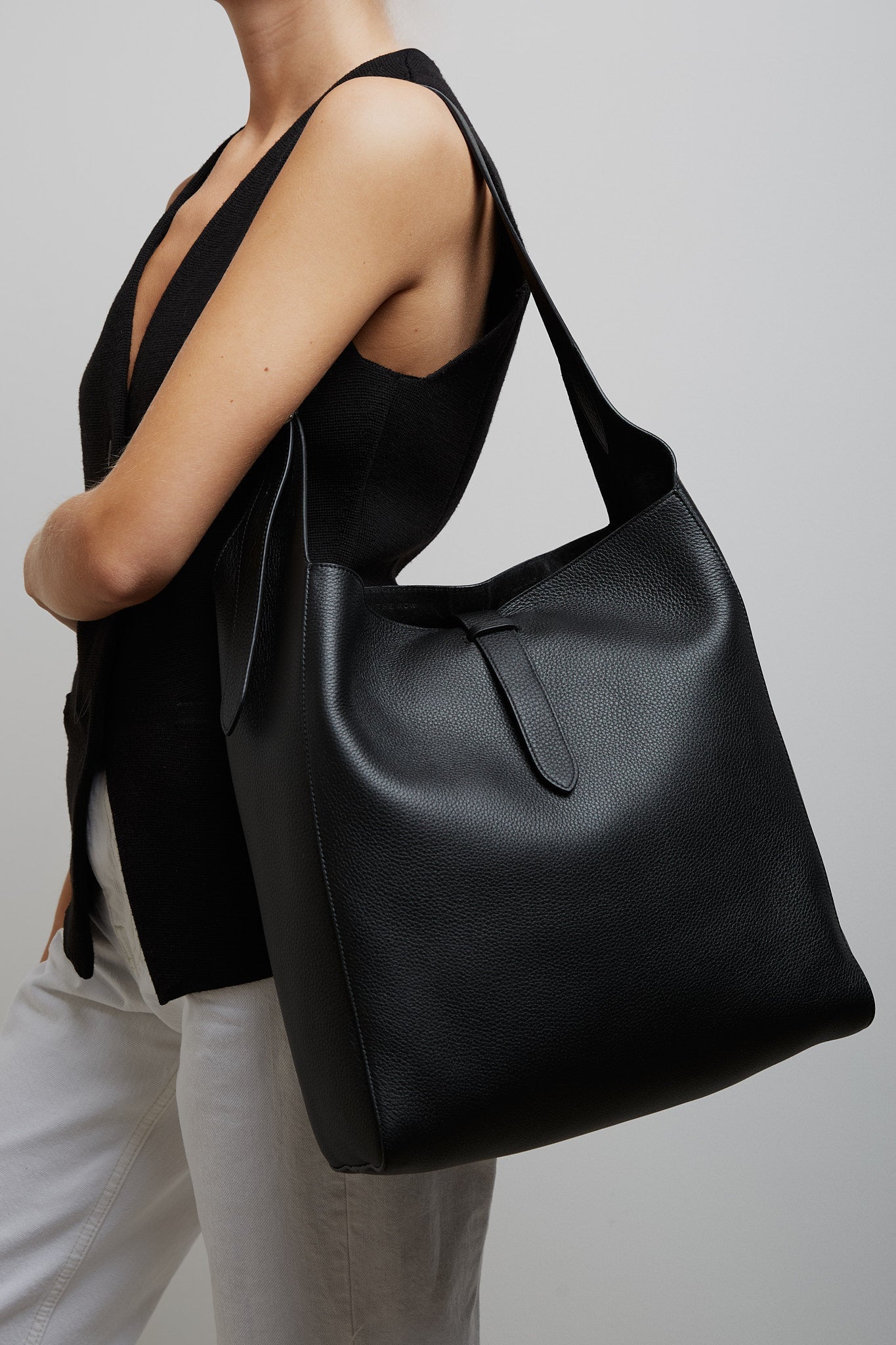 チイコ→ザ ロウ/THE ROW ショルダーバッグ BLAKE HOBO The Row | Blake black hobo bag | Savannahs