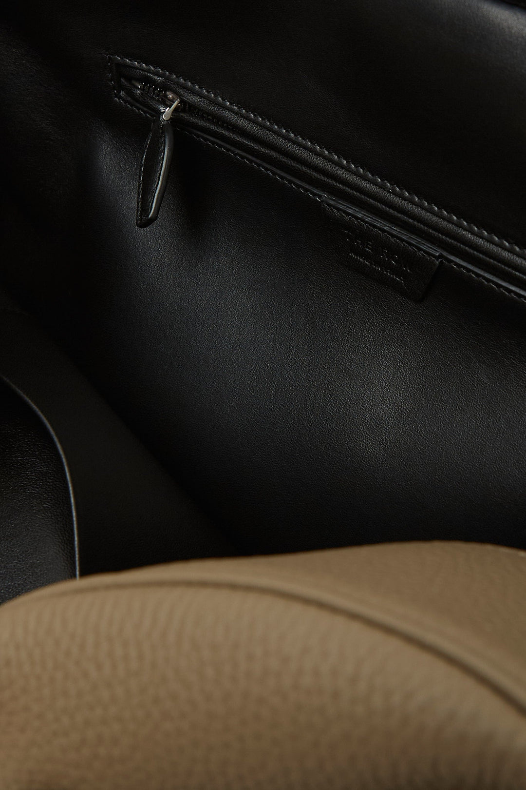 【The Row】India 15.75 leather bag India 15.75 Bag Black in Nubuck – The Row