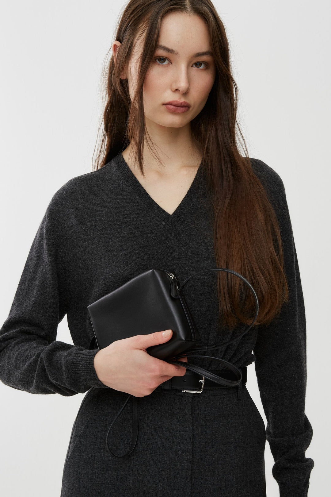 ★完売必至★トレンド★THE ROW ザ・ロウ★REGENT CROSSBODY THE ROW | ザ ロウ（ザ ロー)｜REGENT CROSSBODY/デイビスグレー