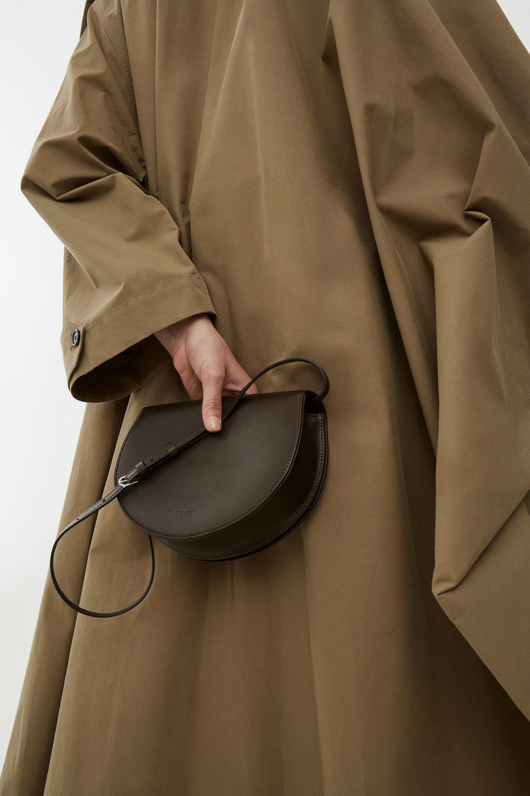 完売必至★人気★THE ROWザロウ Canteen dark brown crossbody TR26136B-The-Row-Canteen-black