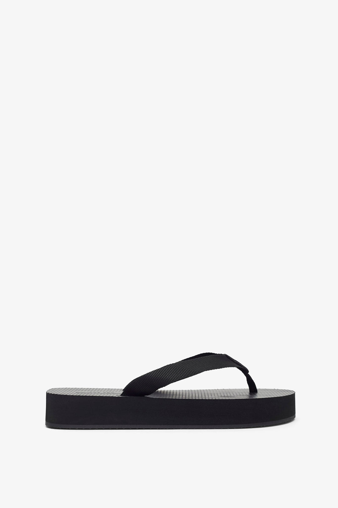 【関税&送料込】The Row Foam Flat Sandals In Rubber Foam rubber sandals in black - The Row | Mytheresa