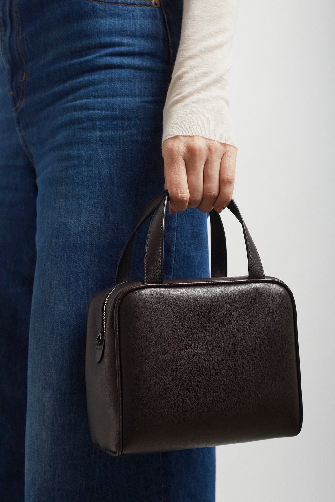 国内未入荷カラー★THE ROW Ray dark brown nappa bag The Row | Ray dark brown nappa bag | Savannahs