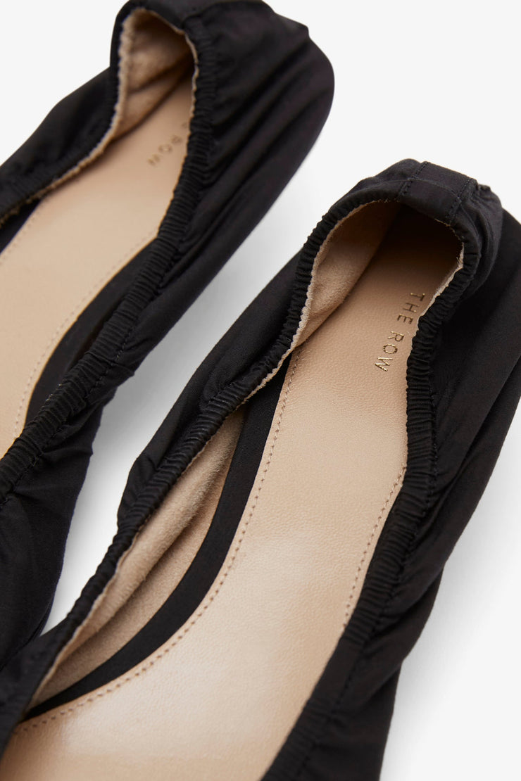 Liisa black kitten pumps