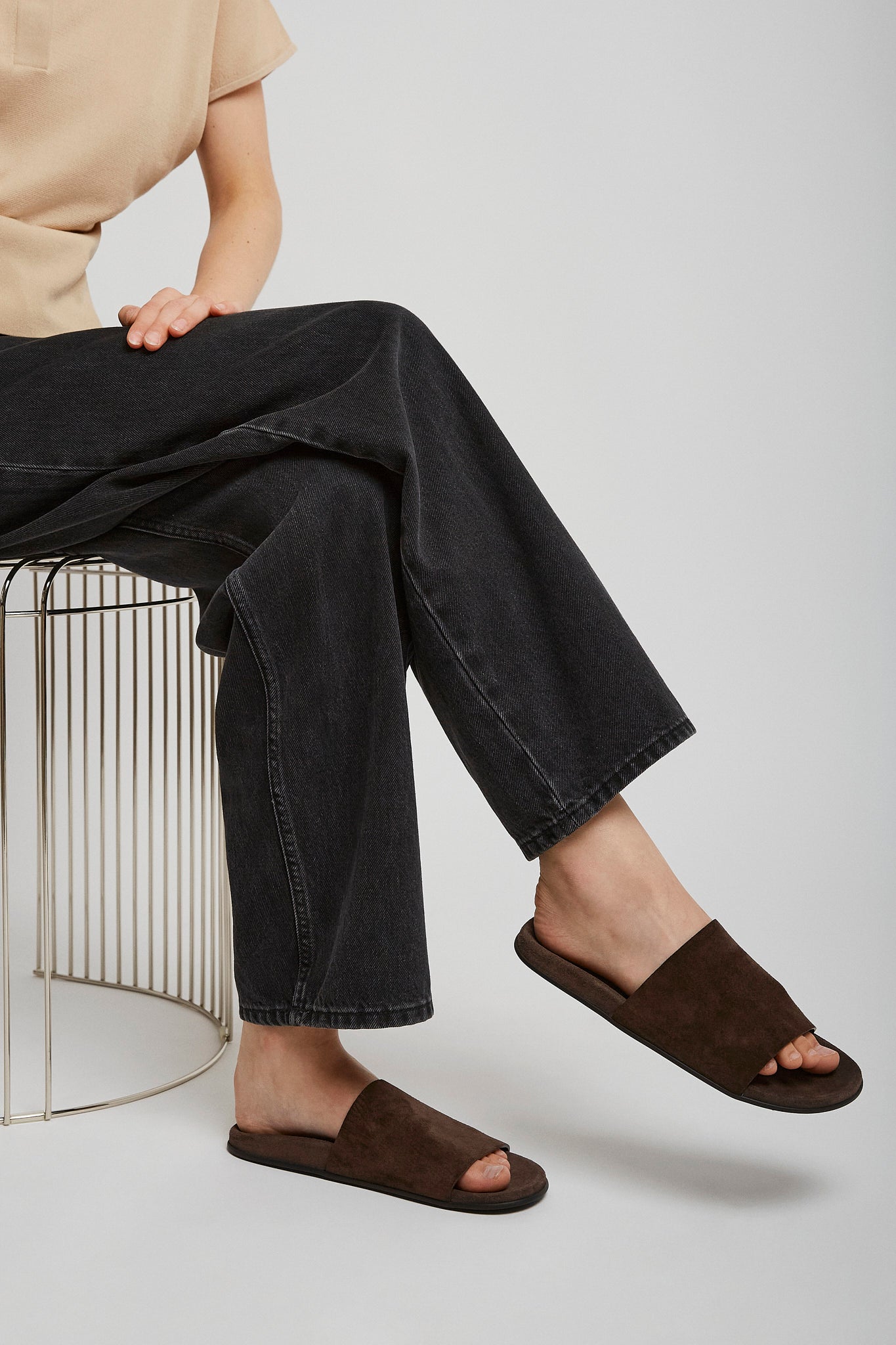 Hugh dark brown slides