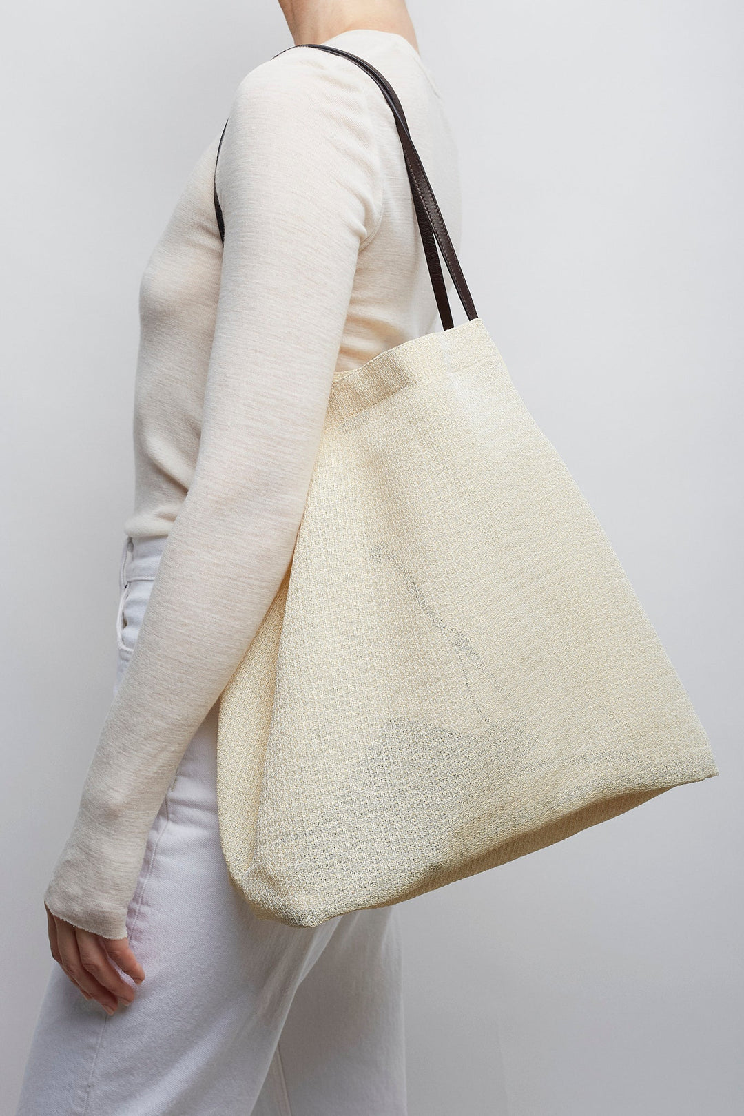 THE ROW Barn メッシュ トート Barn Tote Bag Blue in Mesh – The Row