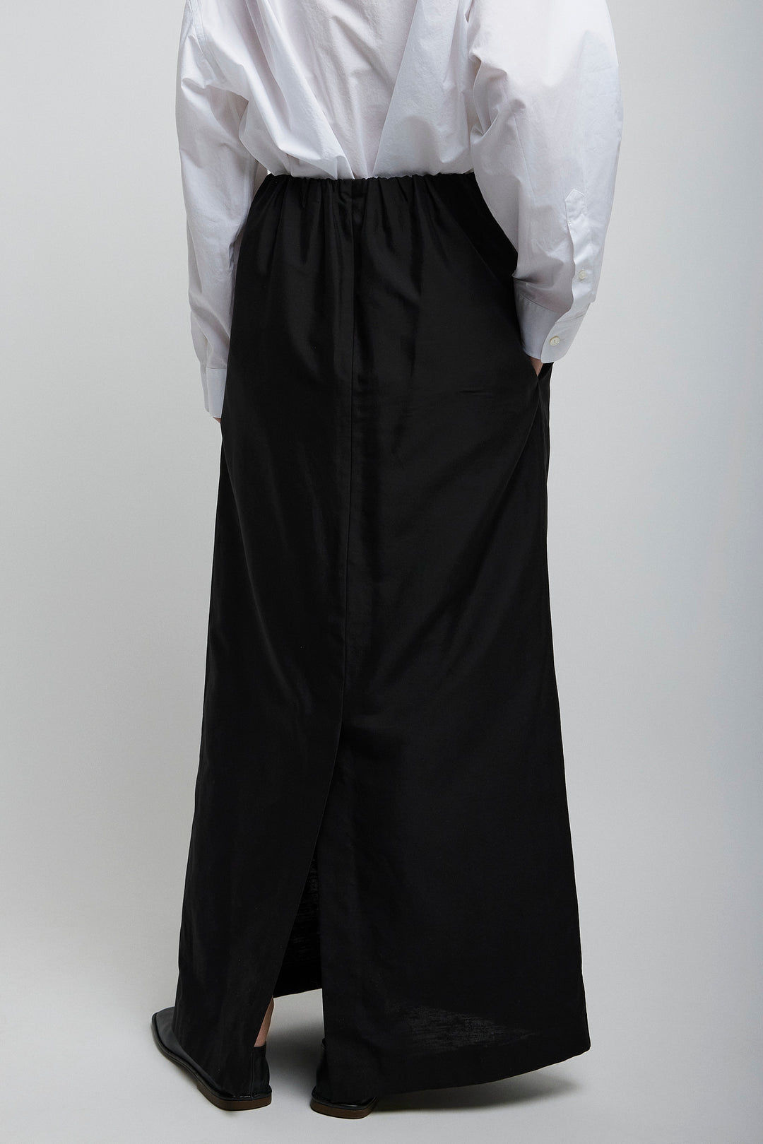 TR27418R-The-Row-Saul-black-