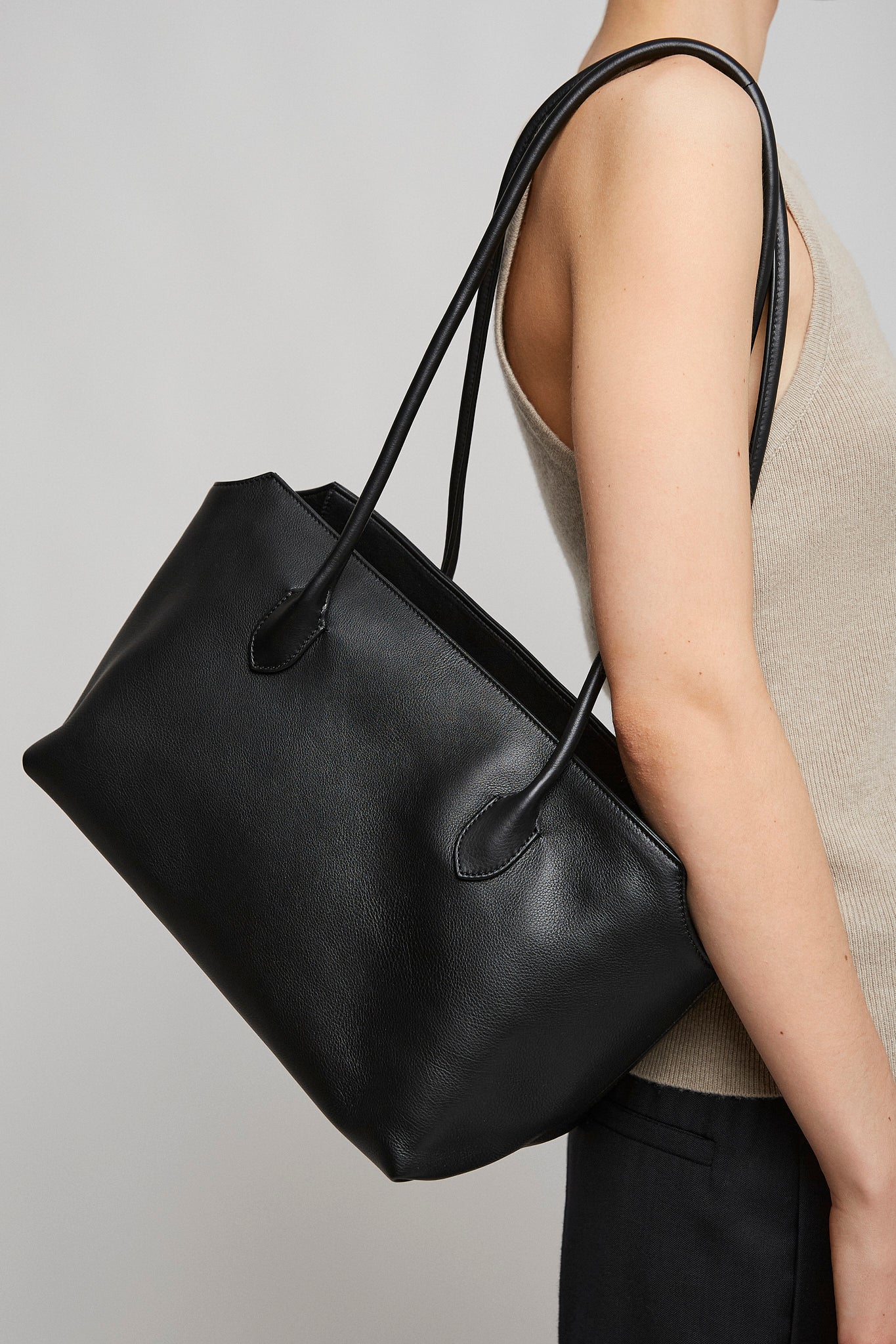【前っちゃんさま】THE ROW  Terrasse Bag　black Terrasse Bag — Black – La Garçonne