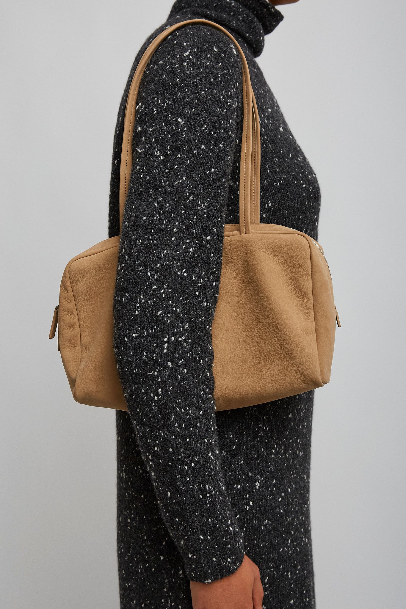 Astra Bowling sand beige shoulder bag