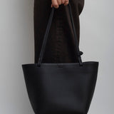 Medium Park Tote black bag