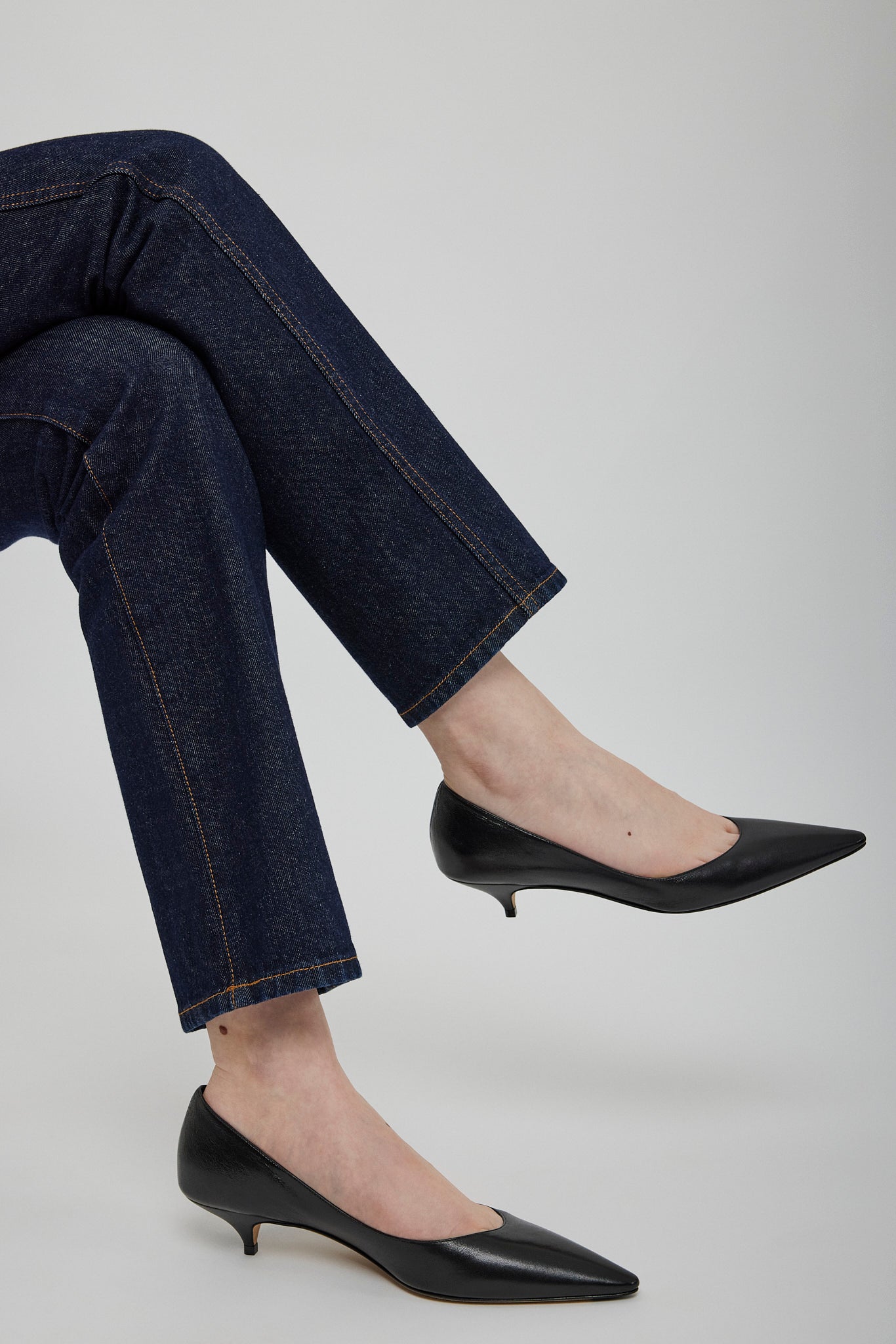 Liisa Kitten Two black pumps