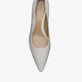 Liisa kitten three white pumps