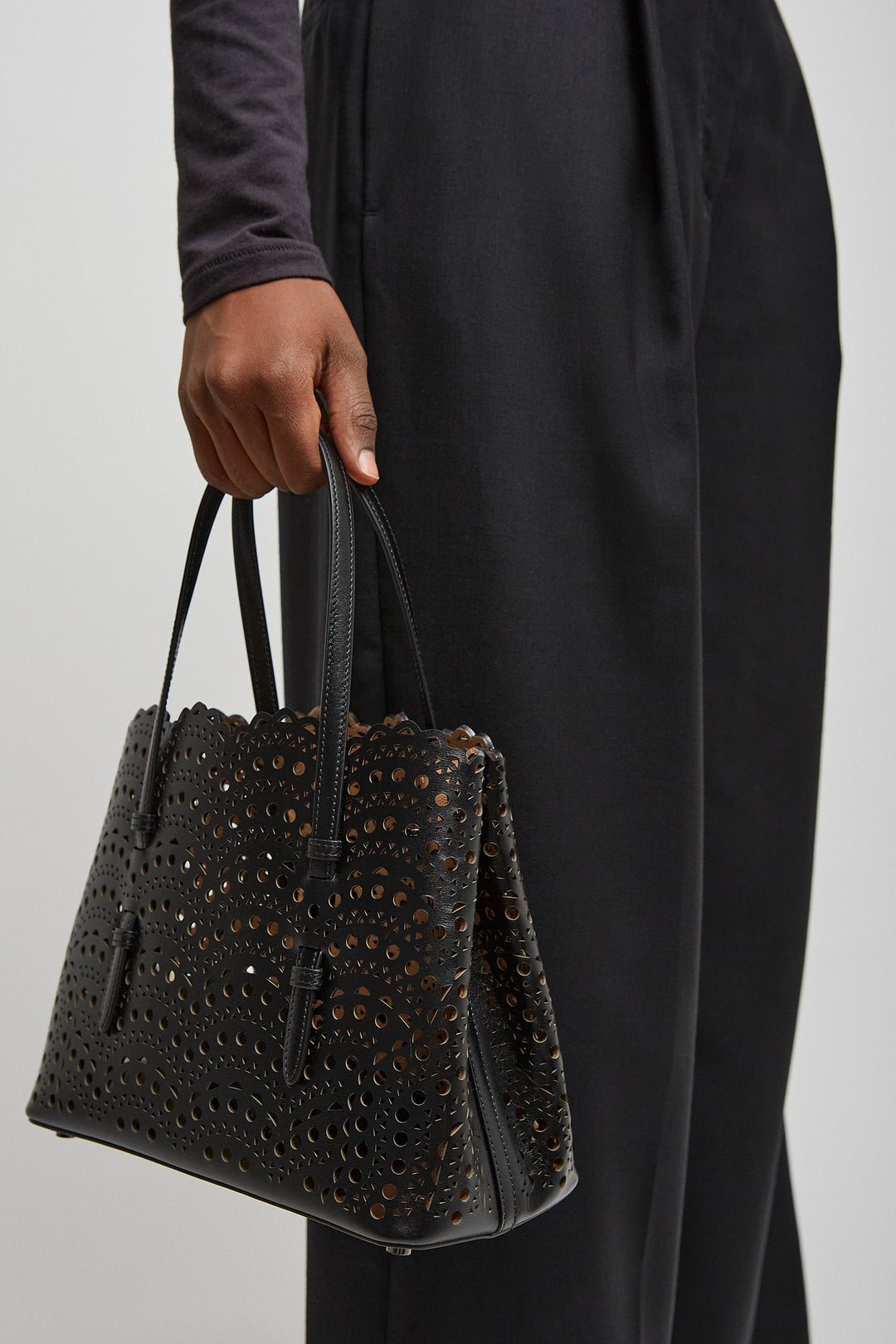 Alaïa | Mina 25 black tote bag | Savannahs