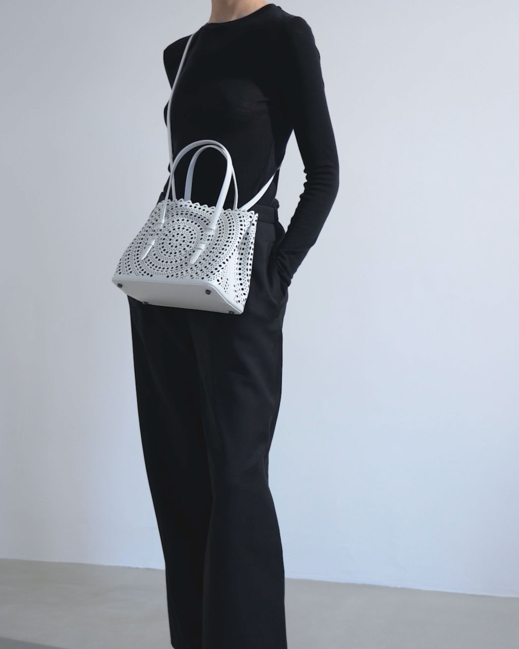 Alaïa | Mina 25 vienne circulaire white leather tote bag | Savannahs