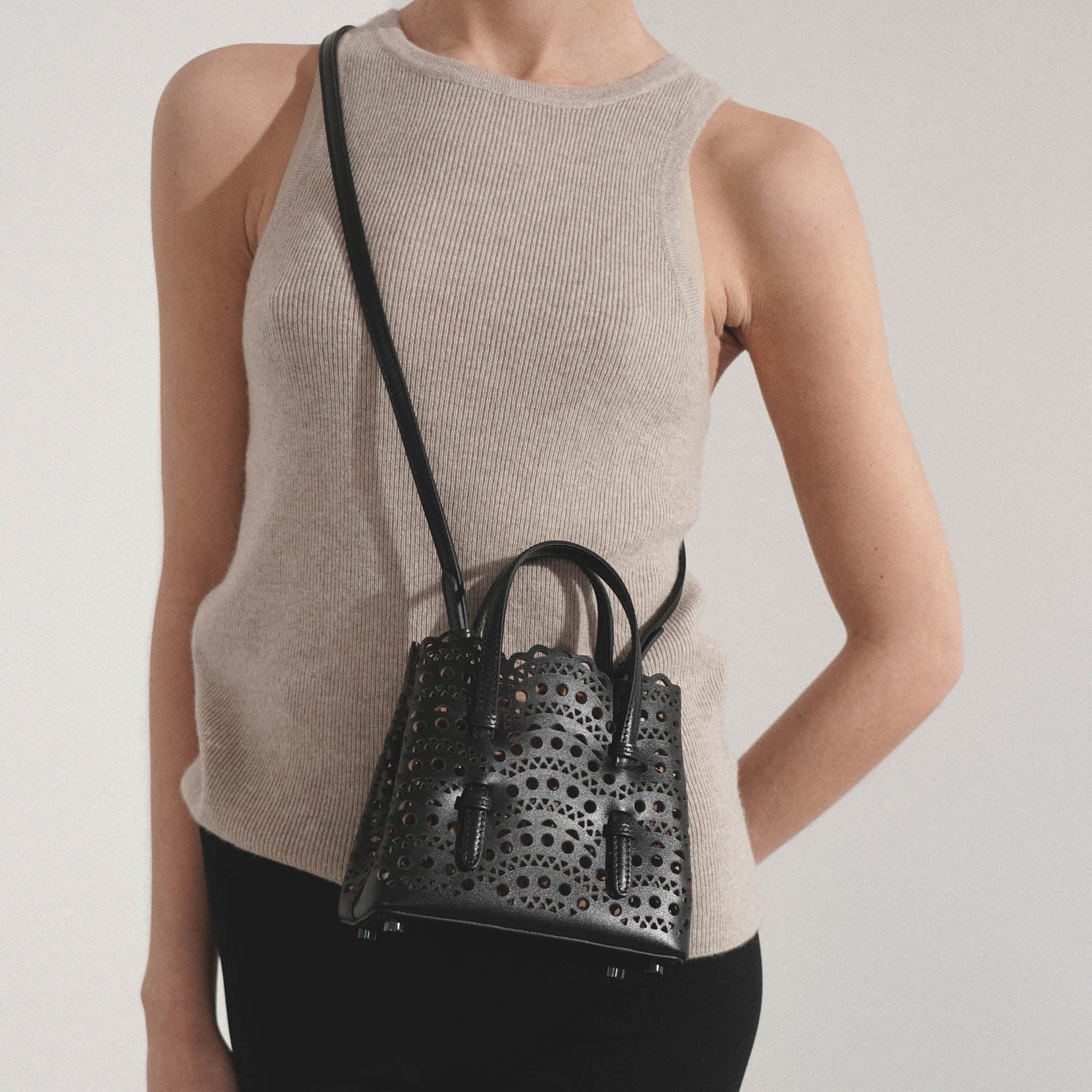 mina Alaïa | Mina 16 vienne vague black tote bag | Savannahs