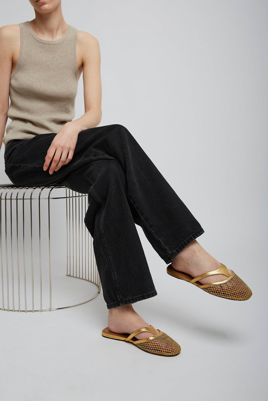 サンダル・ミュール Alaia Mule Infradito In Pelle E Rete Alaïa | Infradito Flat Mules in Fishnet and Leather at