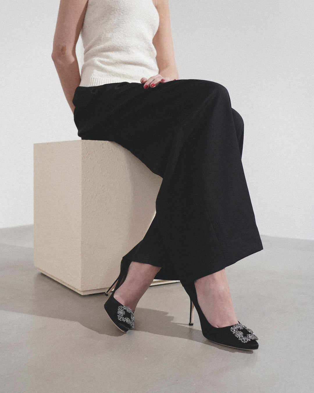 Manolo Blahnik | Hangisi 105 black satin pump | Savannahs