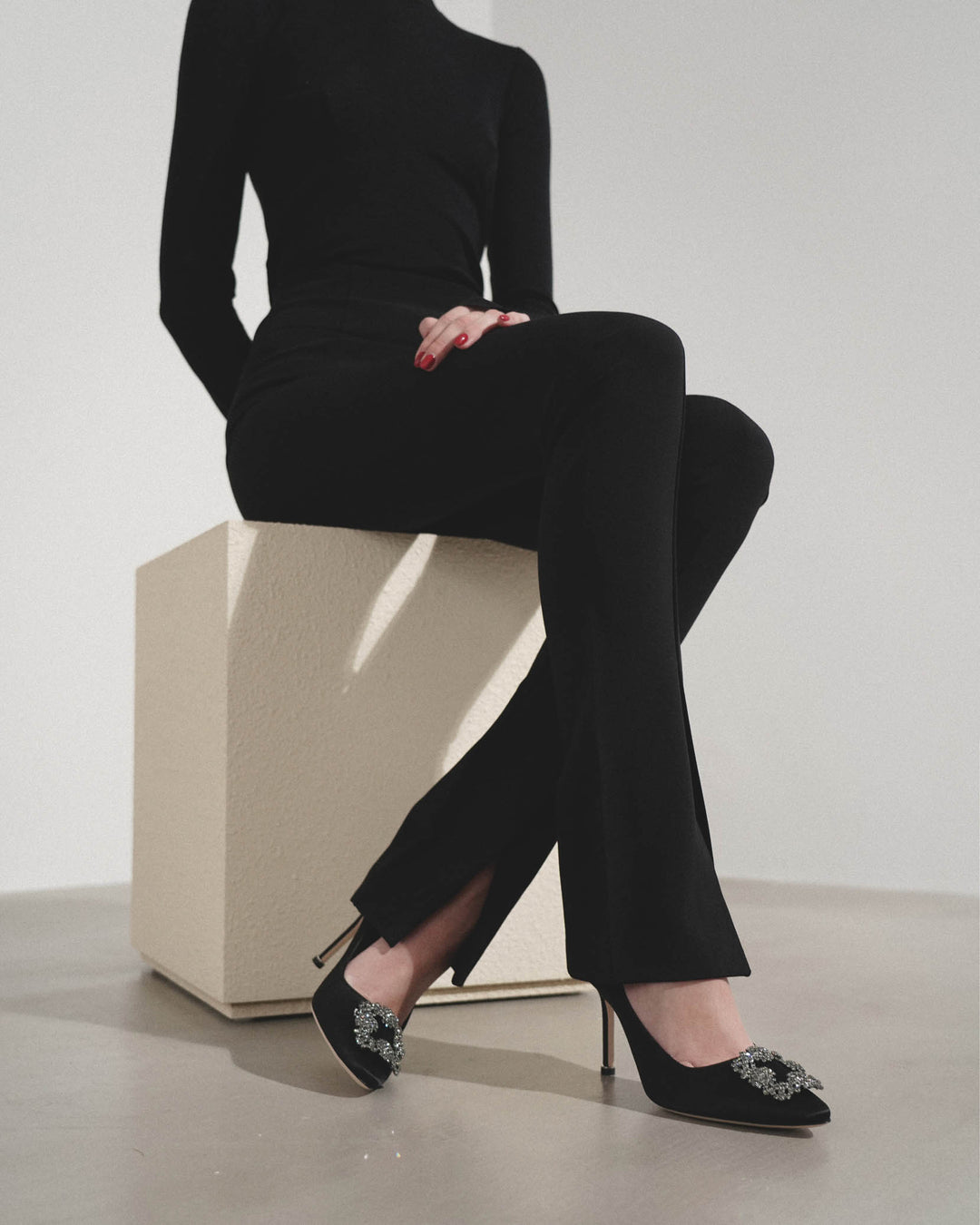 Manolo Blahnik | Hangisi 90 black satin pumps | Savannahs