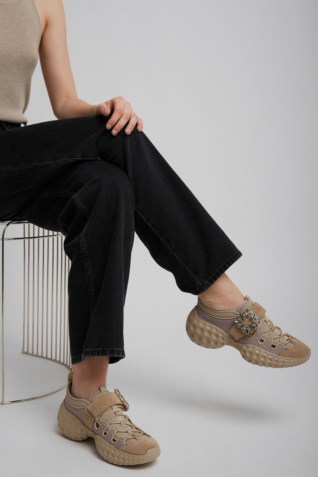 【関税込み】ROGER VIVIER VIV' RUN LIGHT TREKKY' SNEAKERS Viv' Run Light Trekky Sneakers in fabric Black Woman