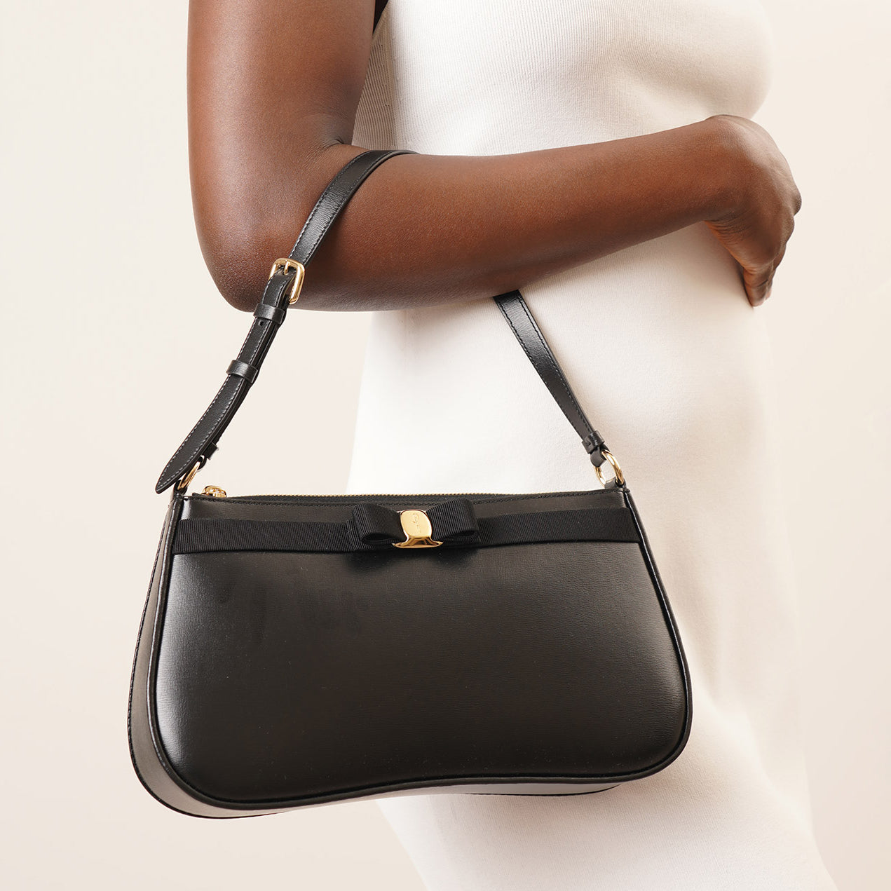 Ferragamo | Vara grosgrain bow black leather bag | Savannahs
