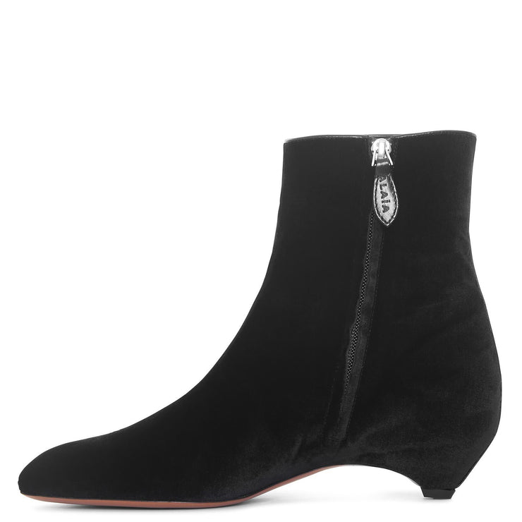 Black velvet pointed boots