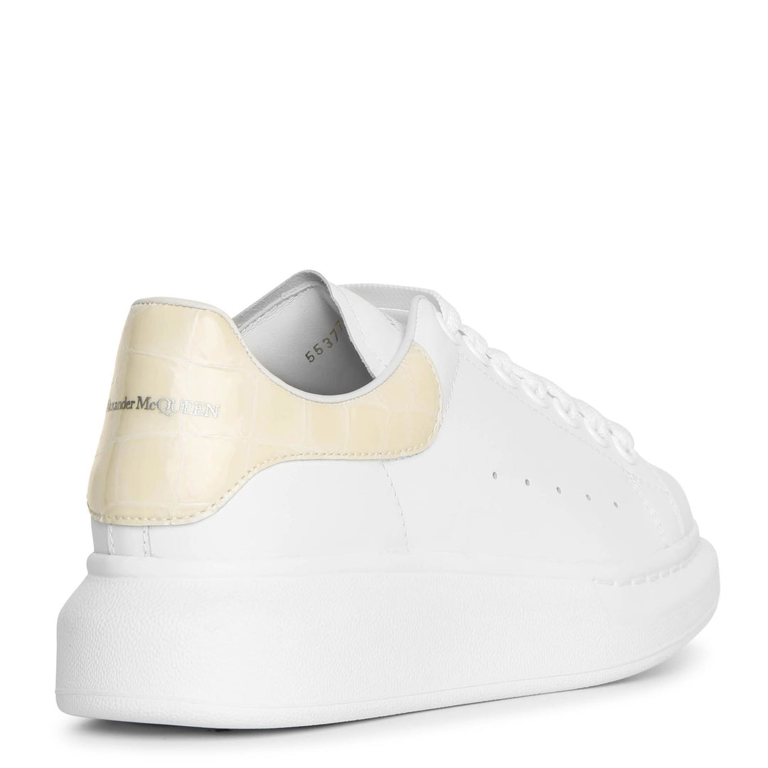 Alexander McQueen女性厚底レースアップシューズ EUR 38.5 Women's Oversized Sneaker in White | Alexander McQueen US