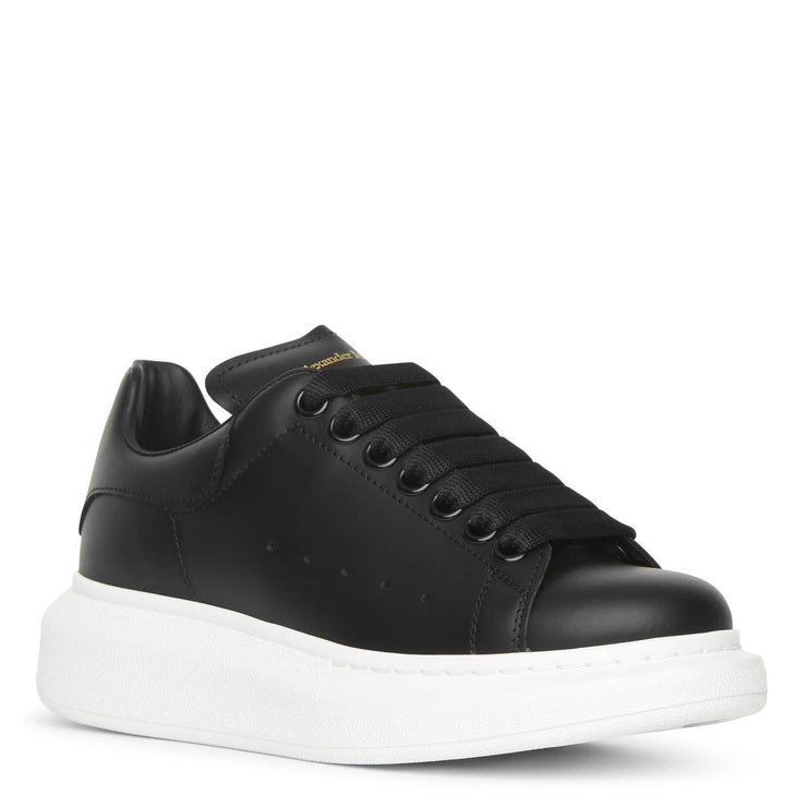 Black and black classic sneakers