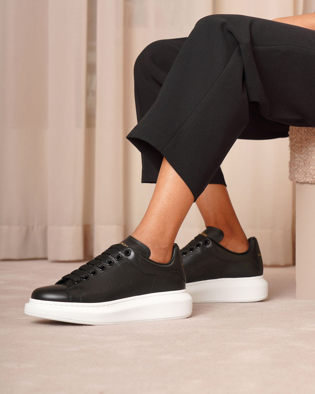 Alexander McQueen Black classic leather sneaker Savannahs