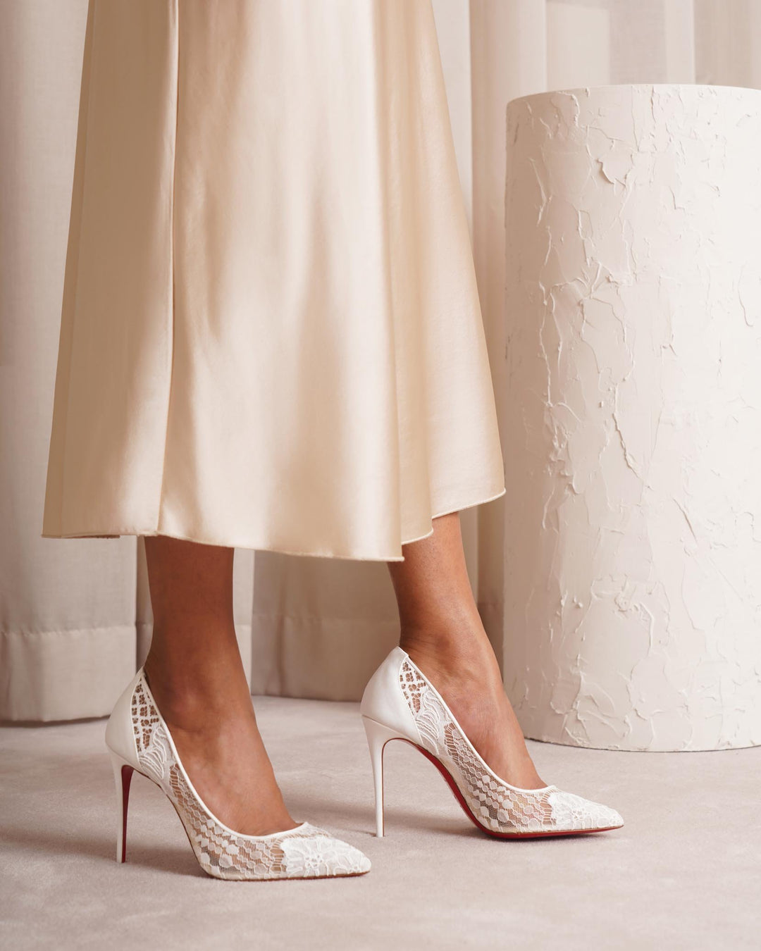 Follies Lace 100 white pumps