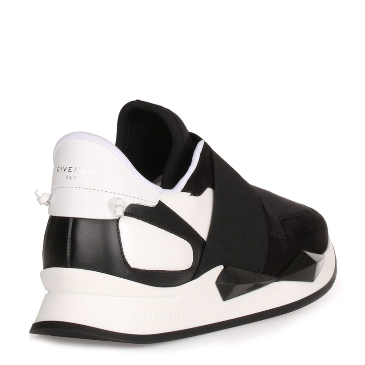 Black and white elastic runner sneaker