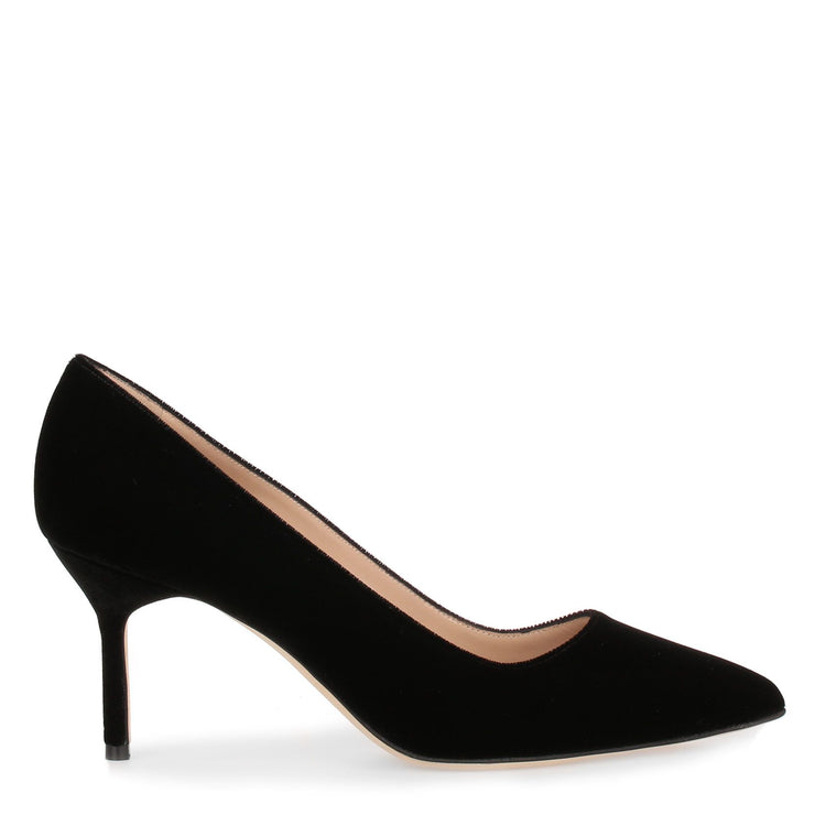 Pointed toe pumps and heels in black velvet