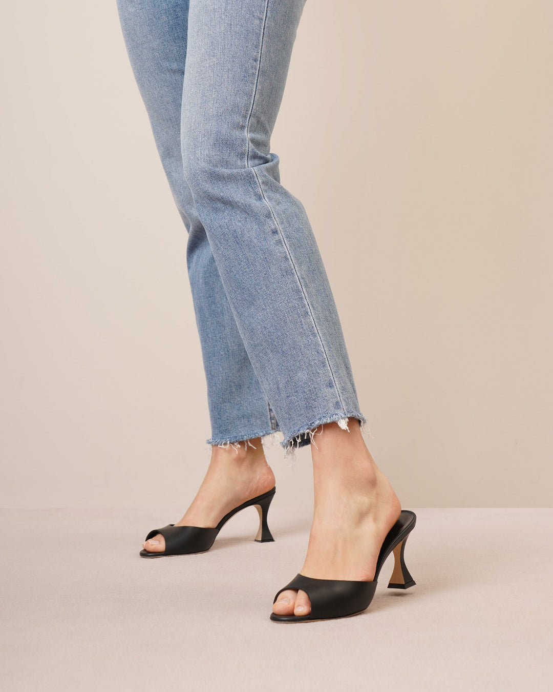 Manolo Blahnik | Jadarona 70 black leather mules | Savannahs