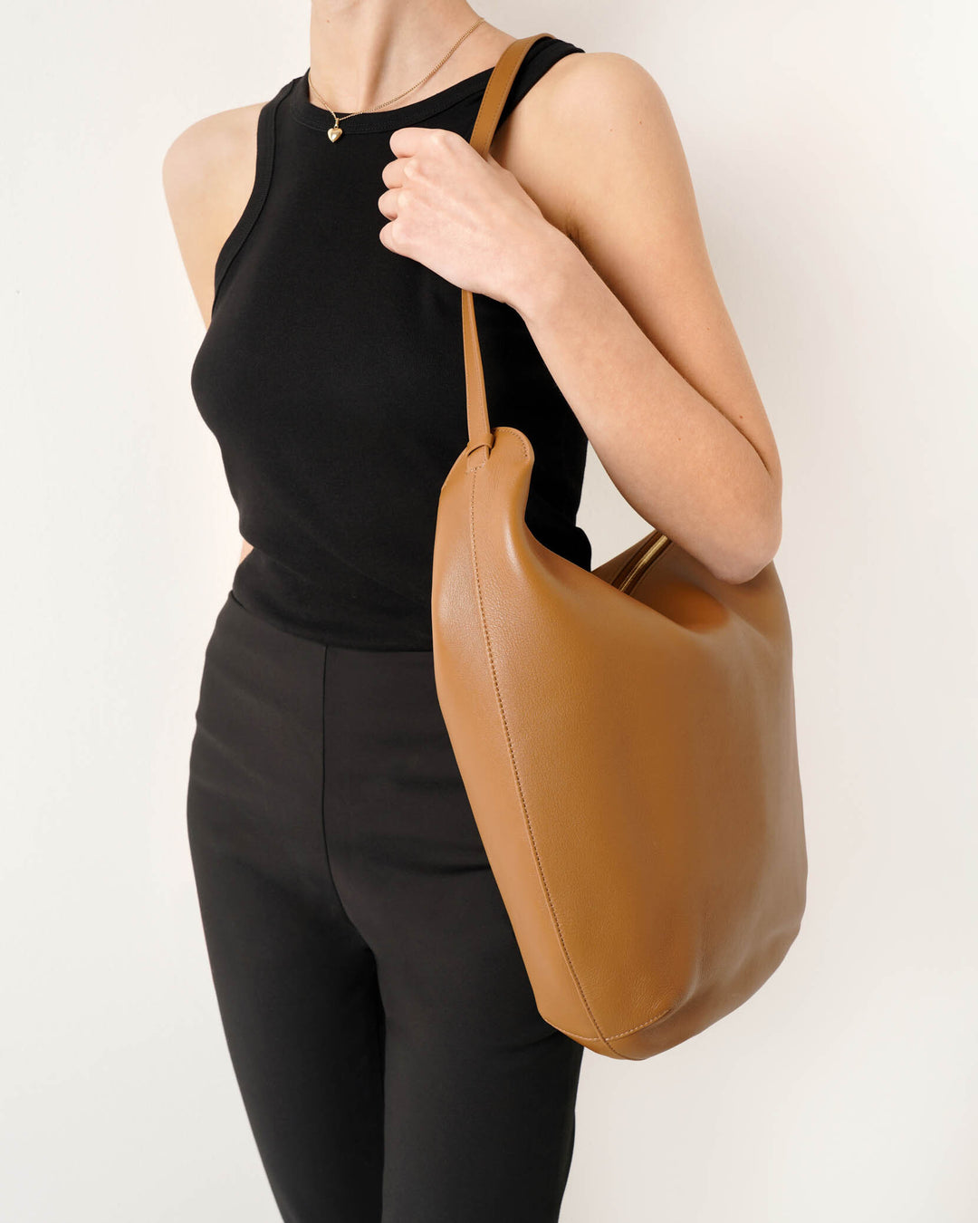 THE ROW★大人気！N/S ALLIE LEATHER CROSSBODY BAG TR22541B-The-Row-N_S-Allie-