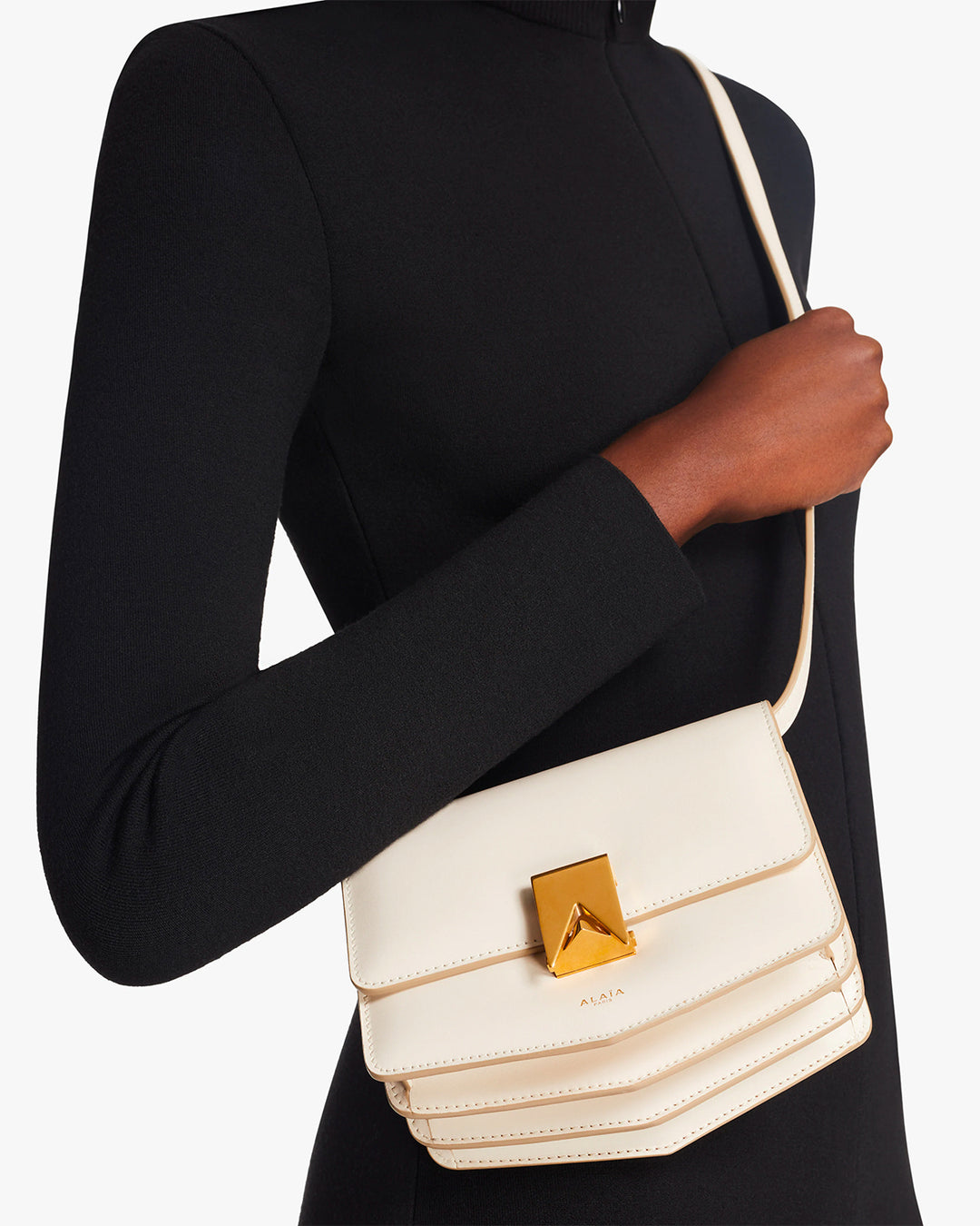 【ALAIA】Le Papa スモール レザー クロスボディバッグ ホワイト Le Papa Small leather crossbody bag in white - Alaia | Mytheresa