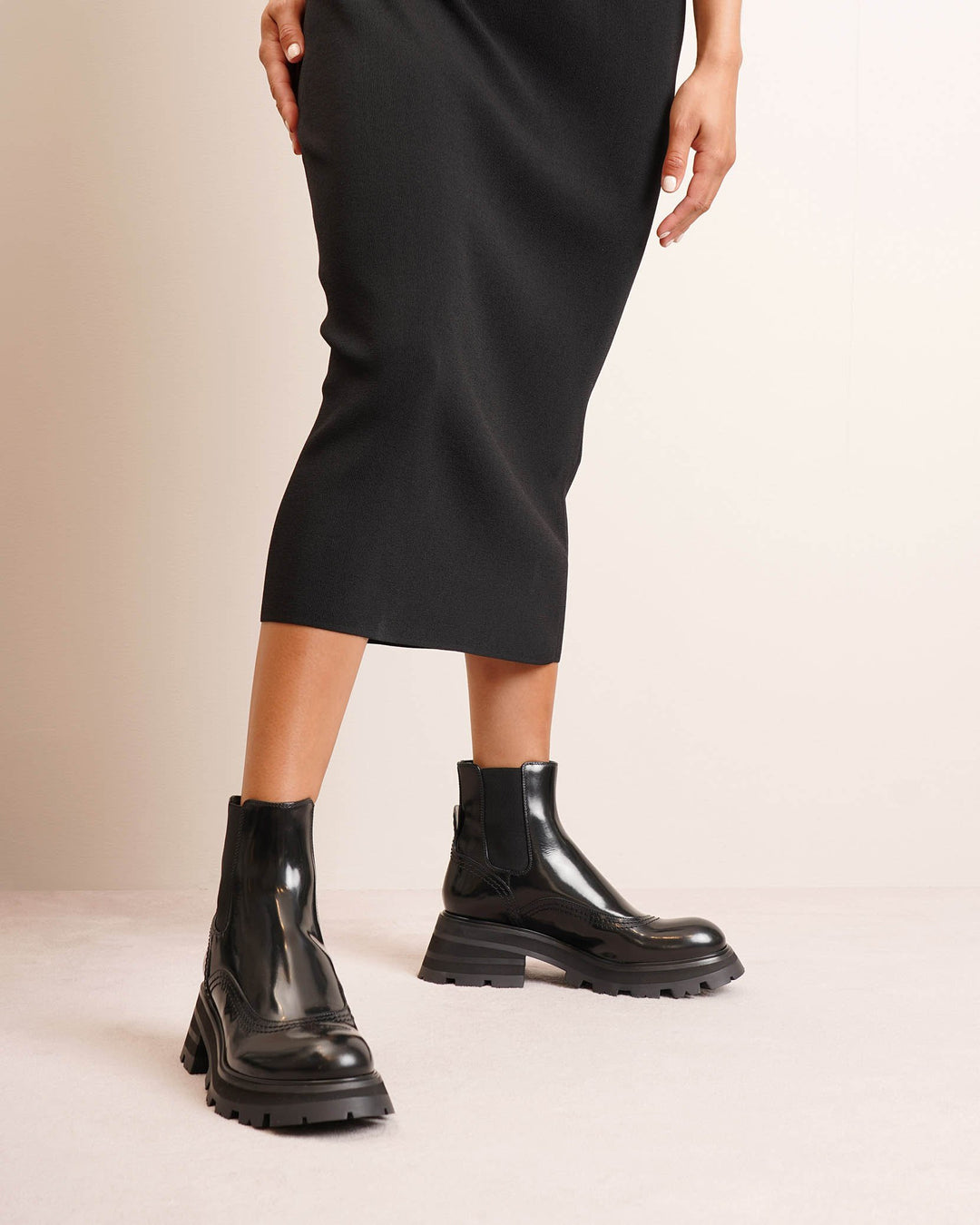 ショートブーツ・ブーティ alexander mcqueen 'Shard' ankle boots (745214W4WH0 1000) Alexander McQueen Shard Transparent Heel Sock Boots | Blue