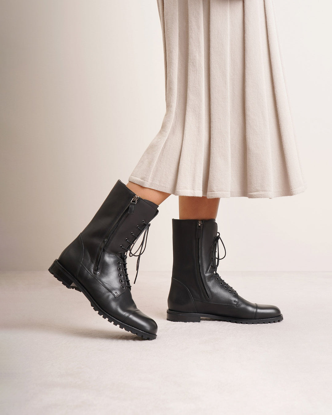 靴 MANOLO BLAHNIK GERONTIUS MANOLO BLAHNIK- Lace Up Sneaker Ankle Boots, Size 37.5 | eBay