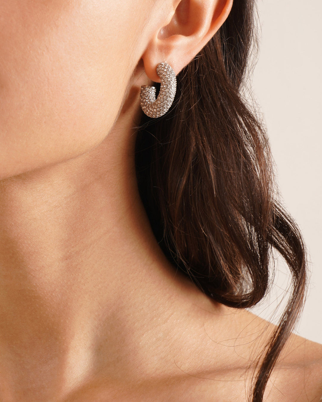 ピアス AMINA MUADDI Earring (CAMERONHOOPMINI SUN) Amina Muaddi | Cameron hoop mini white and silver crystal